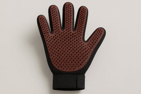 High Friction Rubber Pet Grooming Glove For Curly And Wire Haired Breeds To Detangle Knots